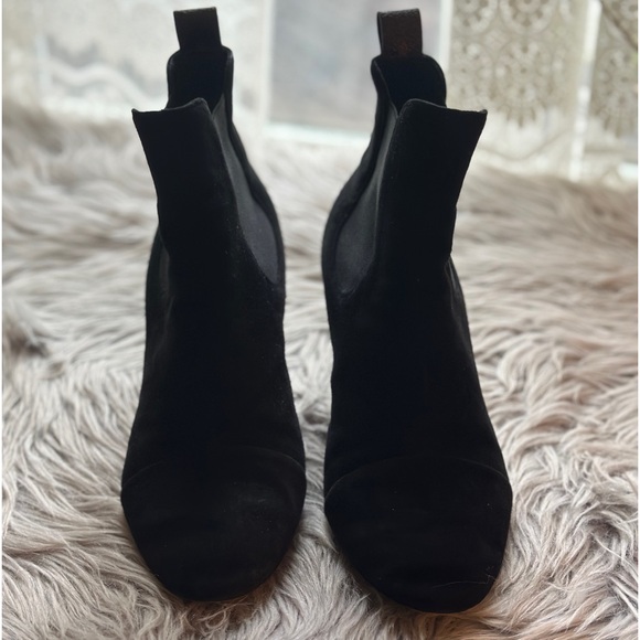 Louis Vuitton Suede Chelsea Boots - Picture 10 of 15